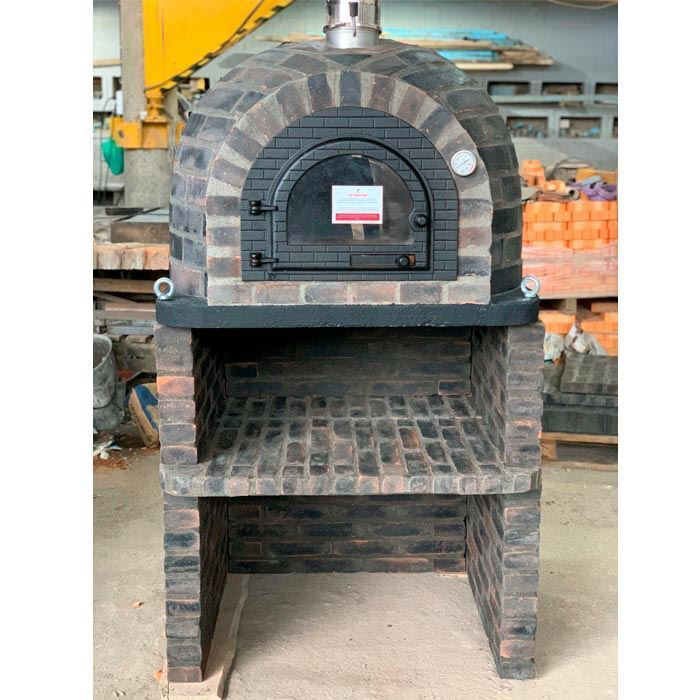 Forno a lenha em tijolo preto com base. BrasaOvens