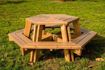 Table de pique-nique hexagonale avec bancs en bois