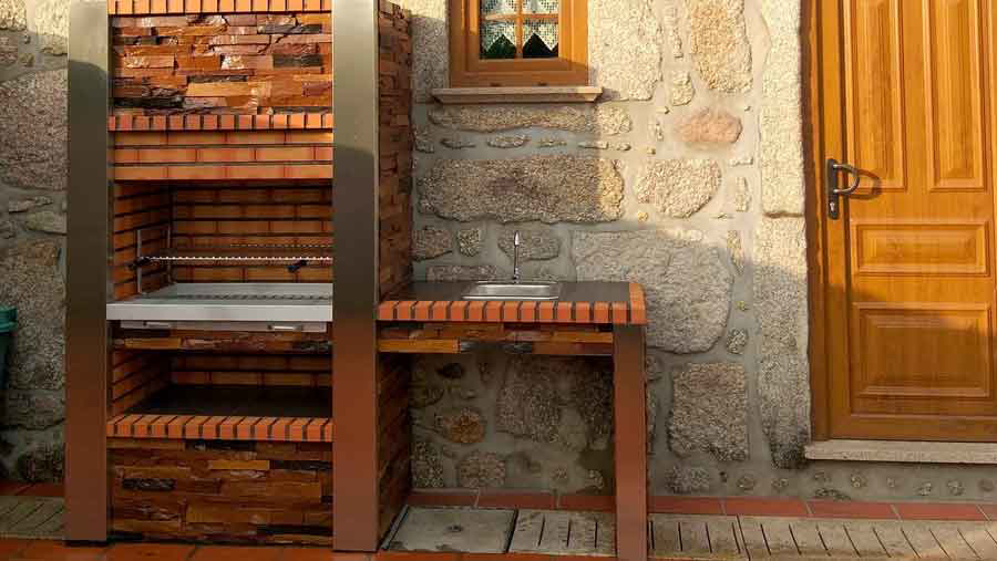 Barbecues avec installation incluse ? Chez BRASAOVENS, ce n’est pas nécessaire — on vous explique pourquoi